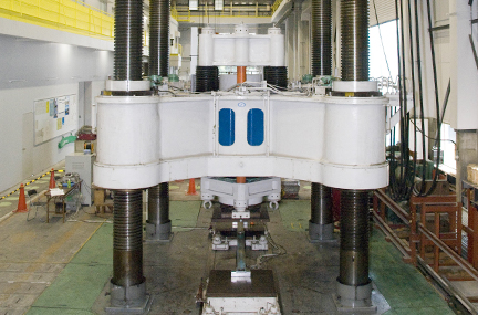 6 MN structural testing machine