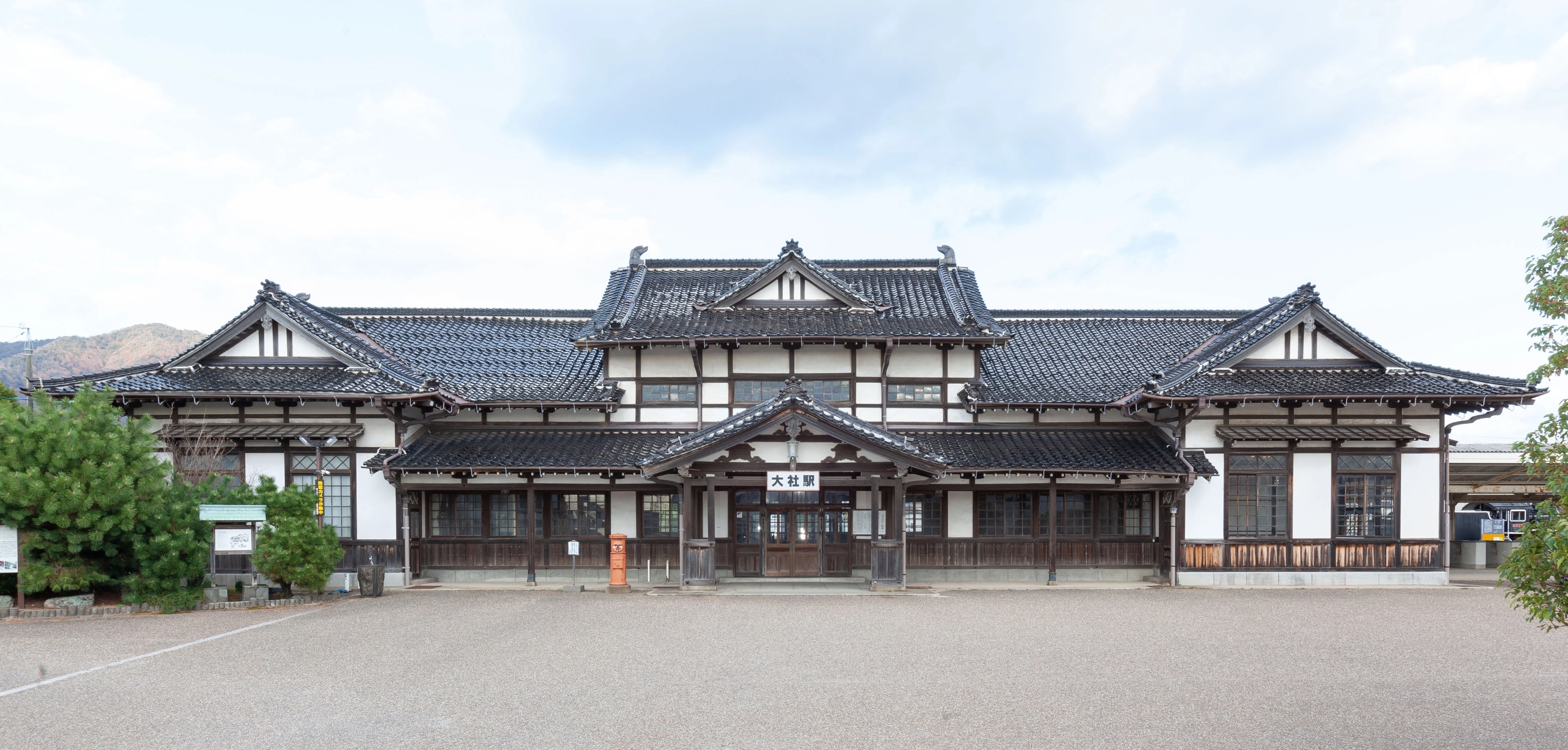 Historical Structure　Preservation and Repair of Station Building in the Land of Eight Million Gods　Important Cultural Property: Preservation and Repair of Former Taisha Station Building