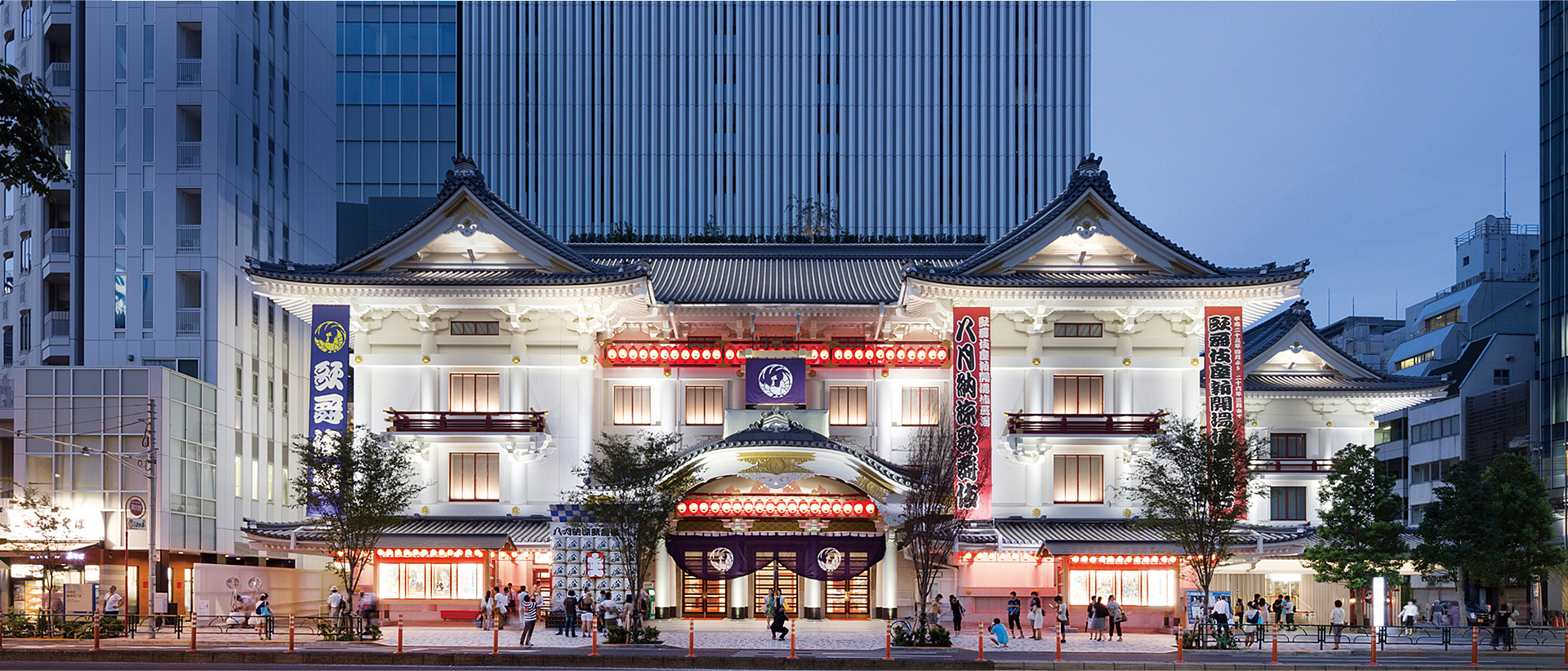 GINZA KABUKIZA (Kabuki theater), the fusion of traditional skills and advanced technology