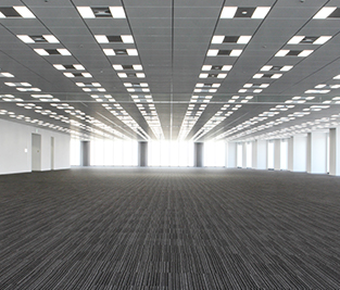 Spacious office floors of approximately 1,700 m2 per floor