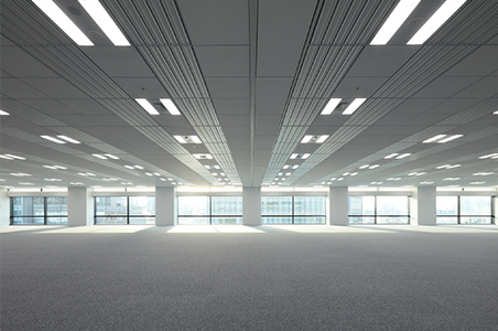 特許技術「PS Hy-ECOS構法」により、310坪超の無柱空間を実現したオフィスフロア