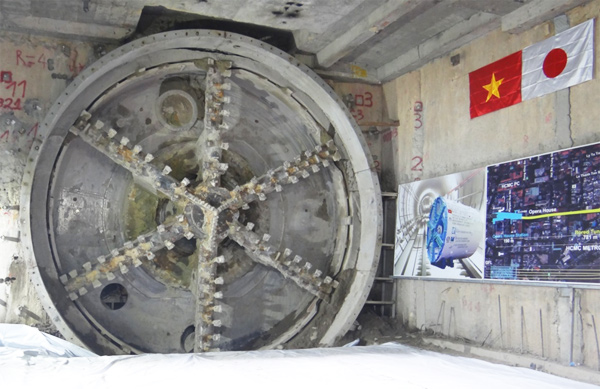 Shield machine, upon arrival at the Opera House Station