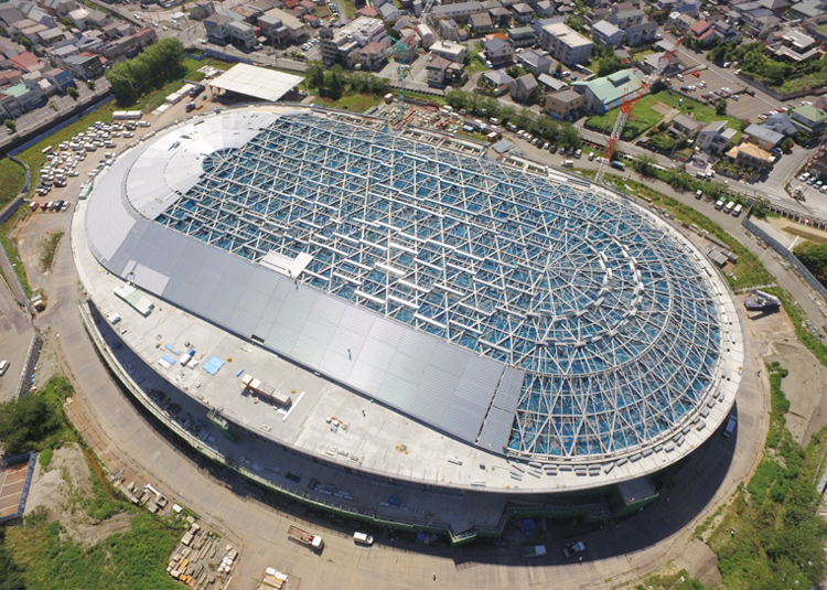 建設中のスケート場全景(2018年7月27日撮影)