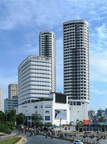 インドチャイナプラザ・ハノイ外観。左側が商業施設とオフィス、右側２棟が住宅