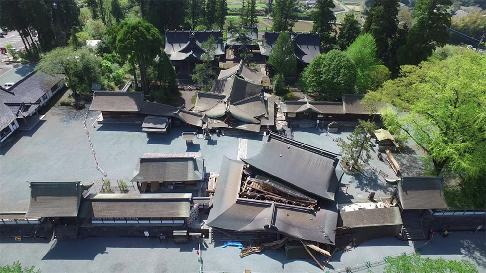 熊本地震発生直後の阿蘇神社の様子
