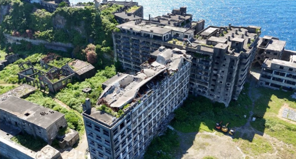 ドローンから撮影した旧端島小中学校の様子