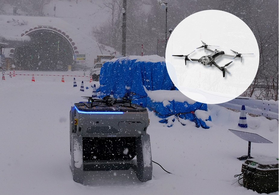 トンネル前に設置したドローンポートドローン