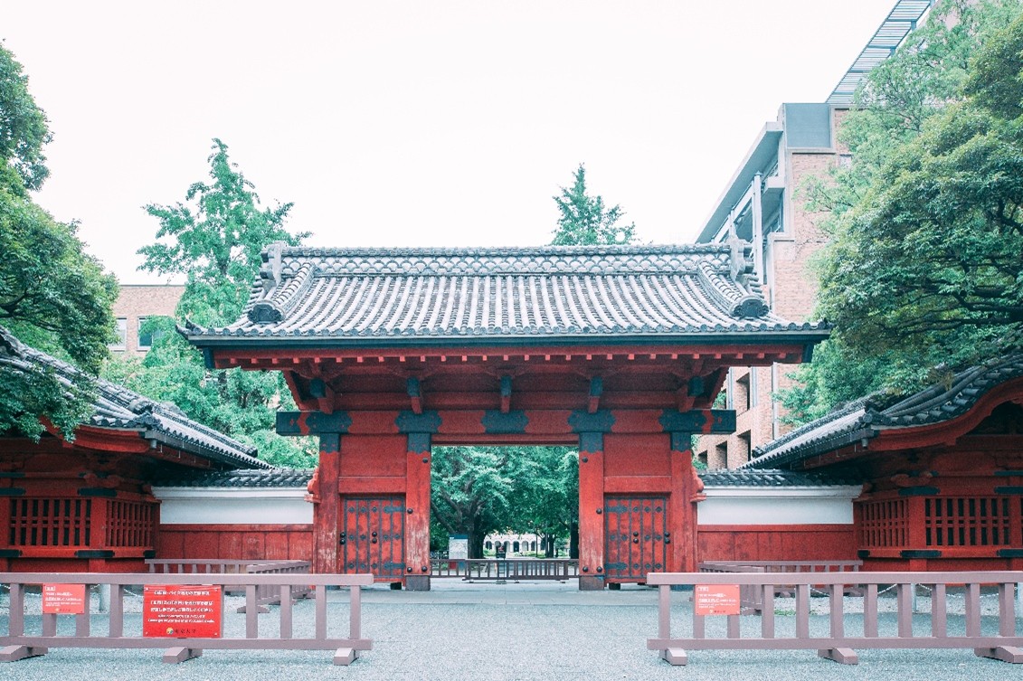 閉門前の東大赤門