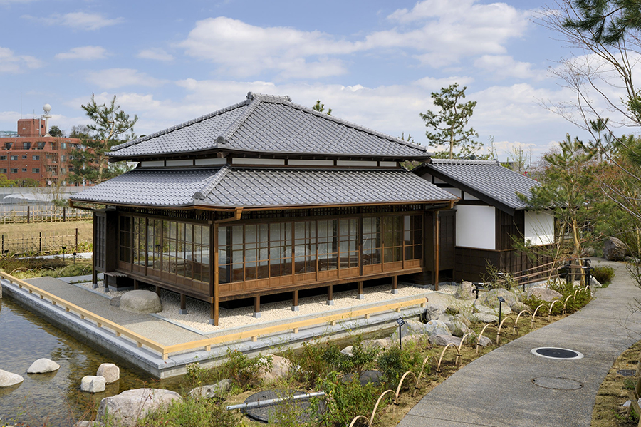 外観全景（二子玉川公園の日本庭園内）