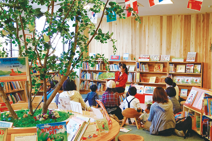 子どもたちへの読み聞かせの会