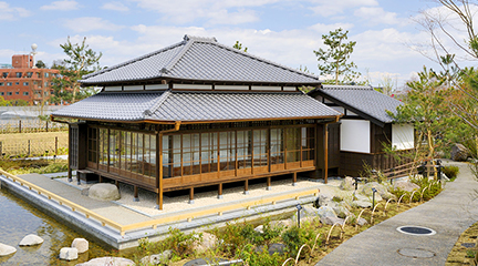 外観全景（二子玉川公園の日本庭園内）