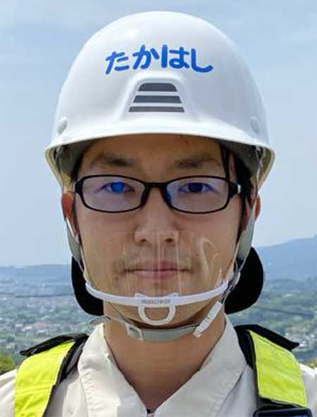 Worker wearing a mouth shield（front）