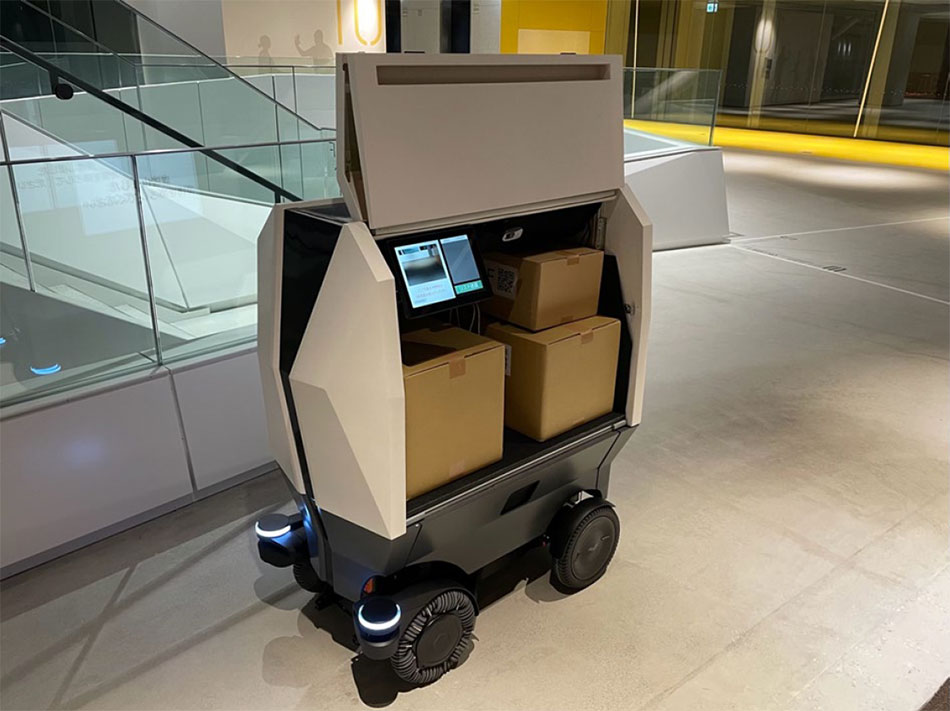 Cargo space and user interface designed for delivery in the building