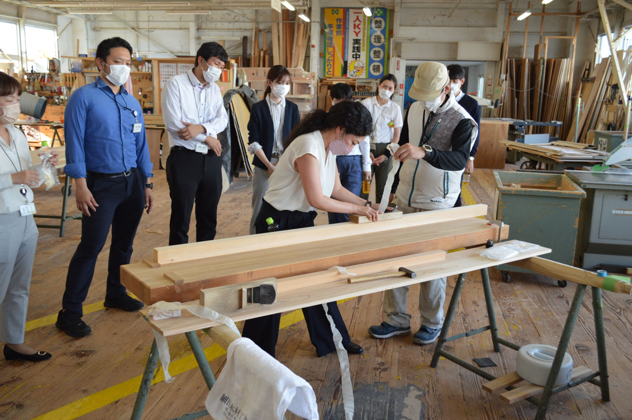 Hands-on woodworking experience at Tokyo Mokkoujou Arts & Crafts Furnishings