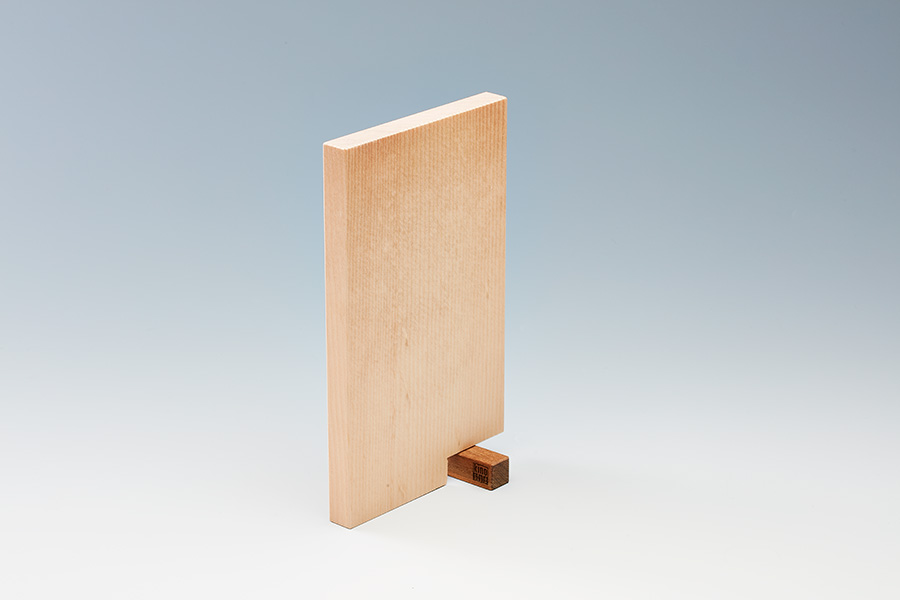 Free-standing cutting board