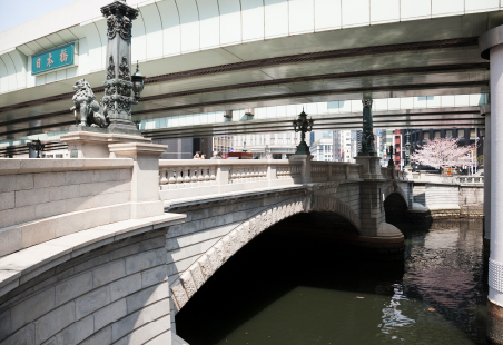 The Metropolitan Expressway running over the Nihonbashi Bridge