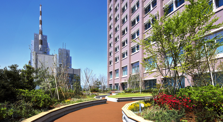 The rooftop garden provides a healing space for patients, their families, and staff.