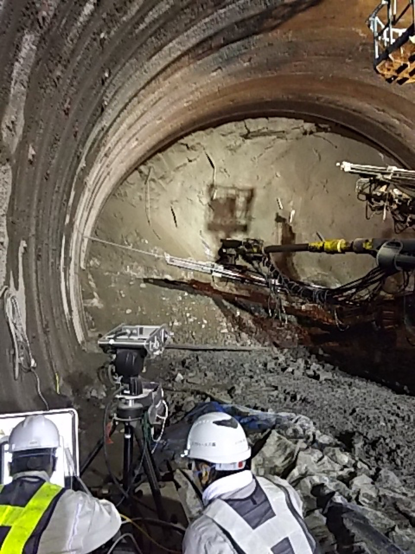 Radar to monitor vibration of tunnel face collapse & taking measurements