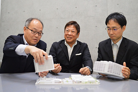 From the left, Keiichi Morishita, Hiroki Ishikawa, and Hiroshi Nishikawa (Managers of the Project Development Department) from the Investment and Development Division