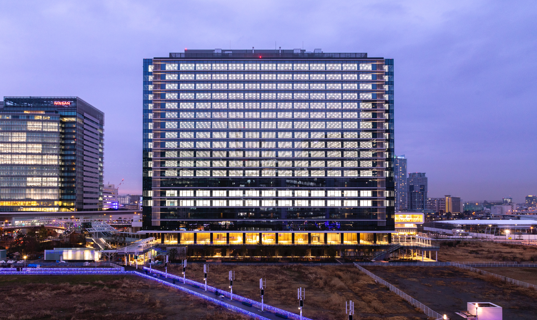 Evening view of Yokohama GRANGATE