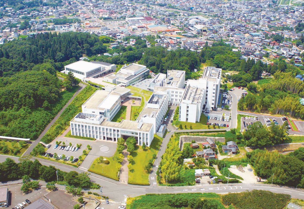 新潟薬科大学新津キャンパス外観