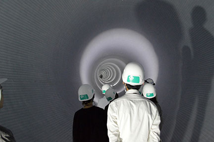 立会川幹線雨水放流管のトンネル内部を見学