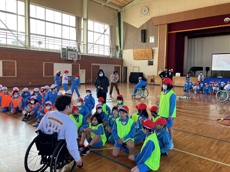 体験会後の質問をしている写真