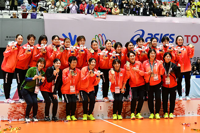 日本チームの集合写真（後列左から２人目が中田さん）