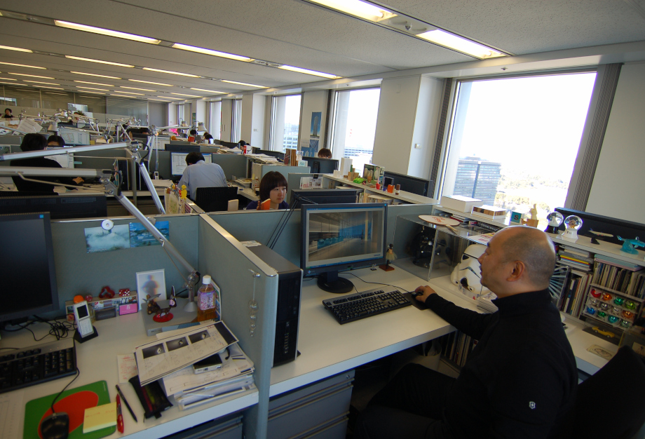 The office on the 27th floor enjoys a bird’s-eye view of Tokyo.