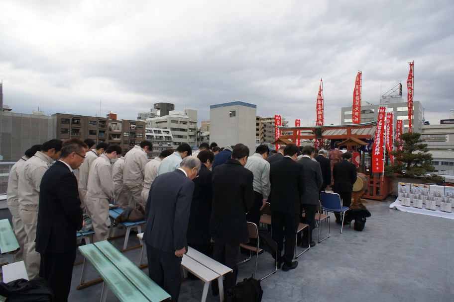 Prayers for Business Prosperity and Avoidance of Misfortune at the Hatsuuma Festival