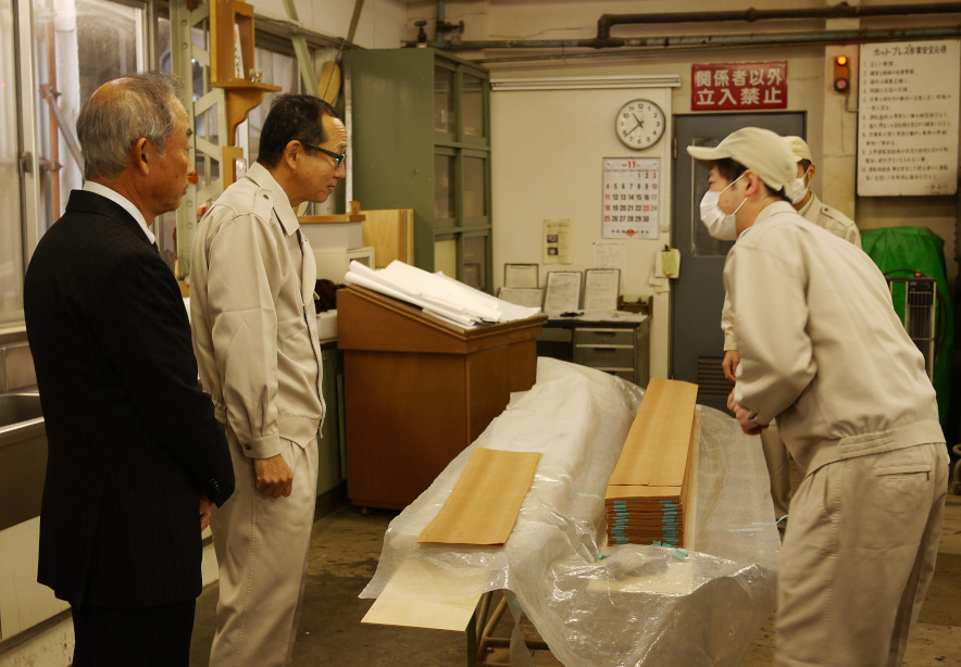 Mr. Okahashi tours Shimizu’s Tokyo Mokkoujou Arts & Crafts Furnishings.