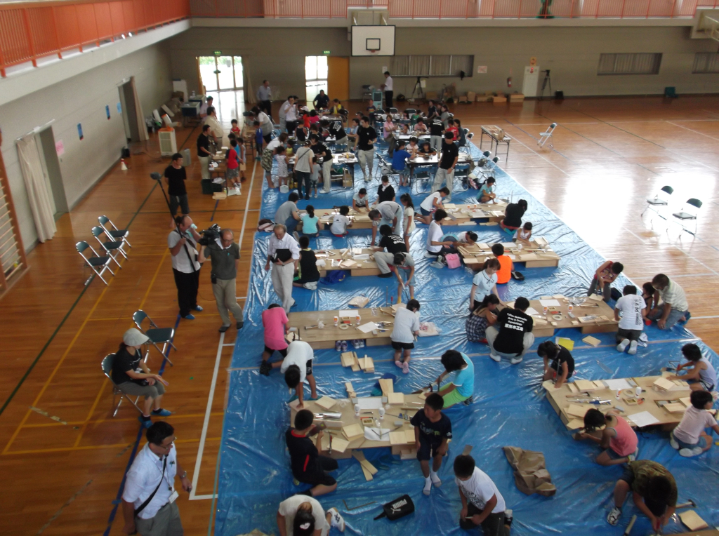 東京木工場の社員たちの念願かなっての木工教室