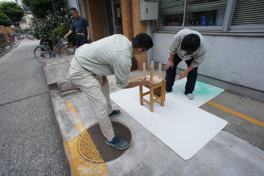 今回教えている生徒たちは、建築科とはいえ、木工に関しては知識も技術もゼロでしたので、何からどのように教え、どうアドバイスしていくか、ということに難しさを感じました