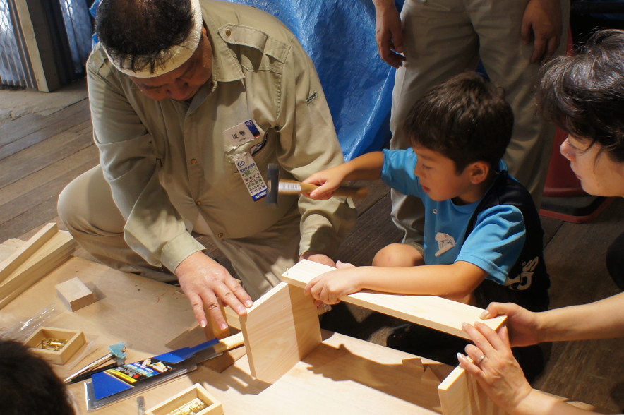 放課後NPOアフタースクールと共同で親子木工教室を開催