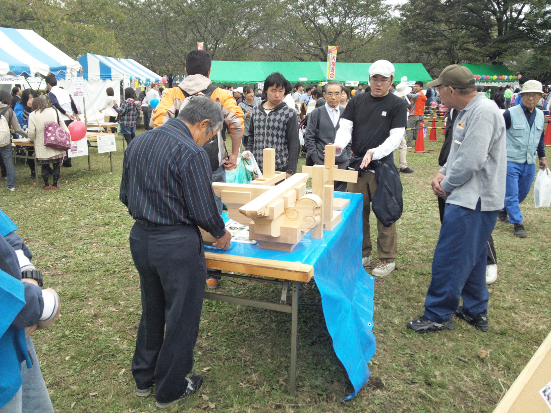 東京木工場の地元である江東区の皆さんに、少しずつでも私たちの存在と仕事の内容などを知ってもらえたら、との想いから、昨年に続き、当社技術研究所と共同してブースを出展