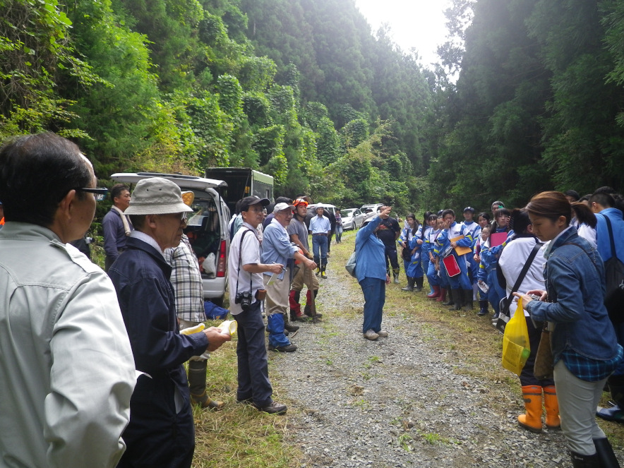 2013年9月12日には、南三陸町立志津川中学校にて、同町立戸倉中学校の生徒43名と、大正大学の学生15名を対象に、木工教室を行いました