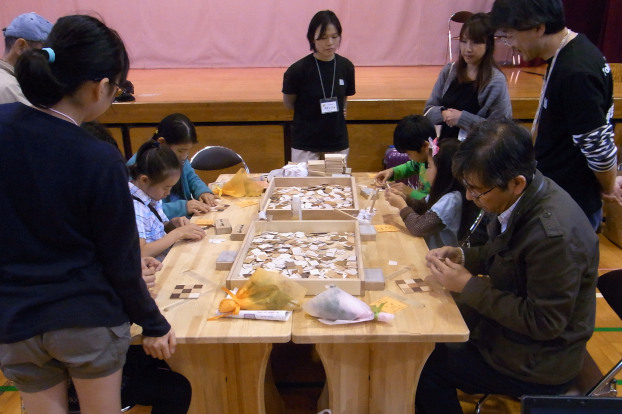 東京木工場では、11月2日に中央区立月島第三小学校にて開催された「子どもとためす環境まつり」に参加し、出張ものづくり体験教室を開催しました