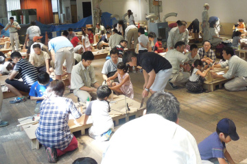 Vol.44 今年も開催、家族のかかわりを深める夏休み親子木工教室