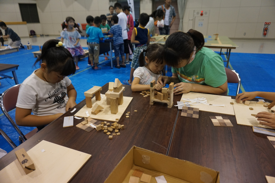 低学年製作の様子