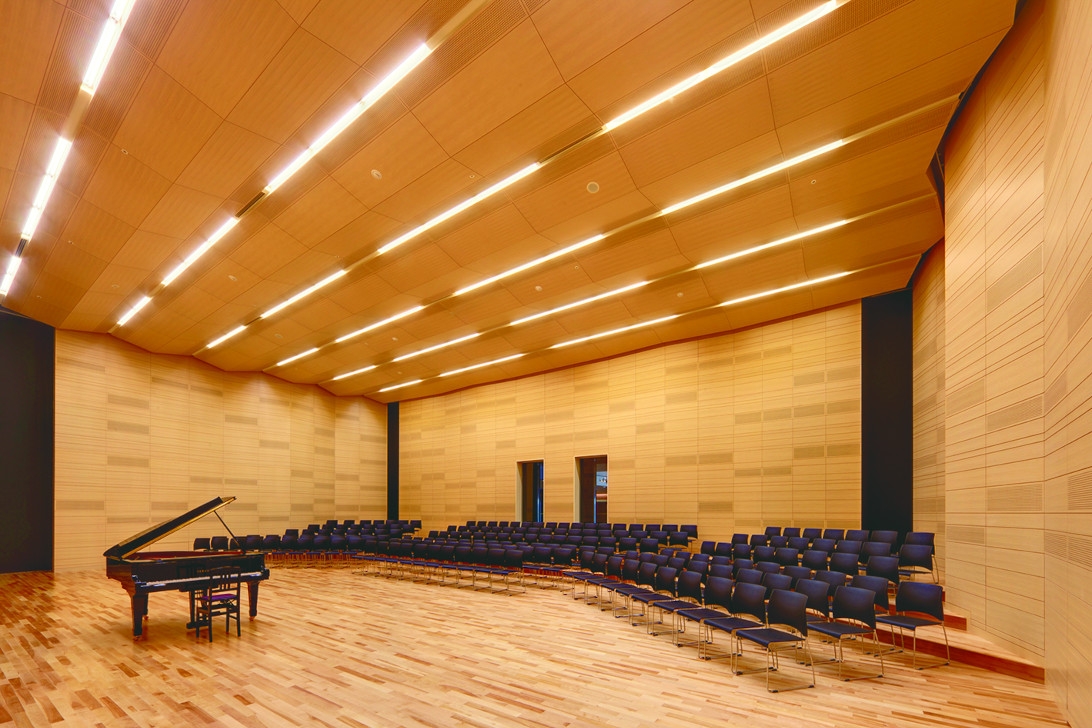 国立音楽大学。内装木工事を担当(2011年竣工)