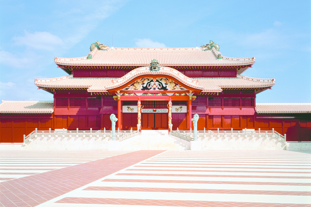 首里城正殿。丸柱他(台湾桧納材)を担当(1992年竣工)