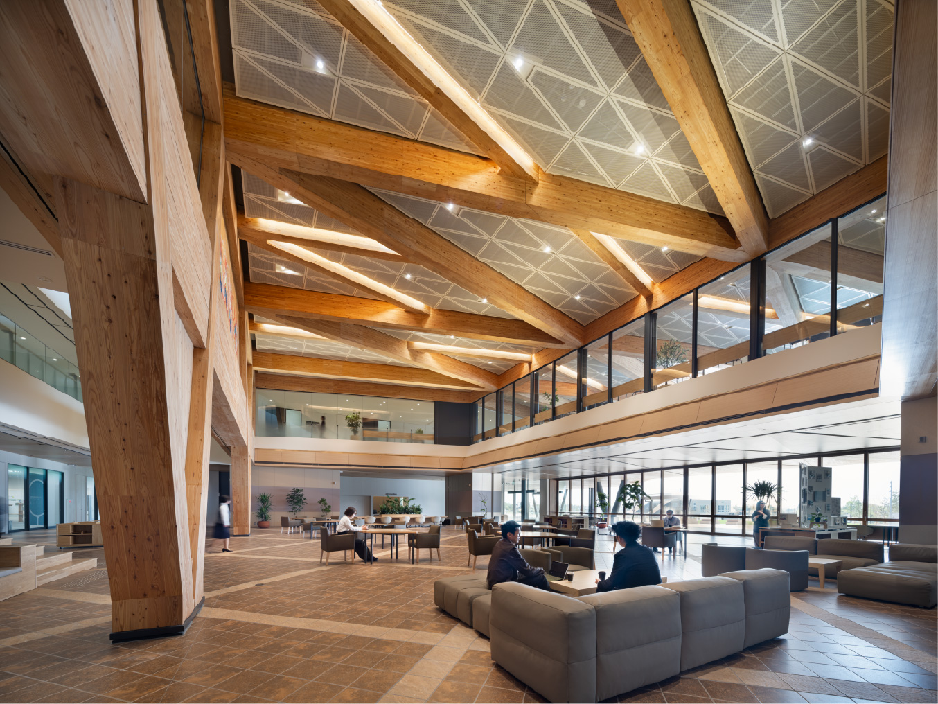 ハイウッドビームなどを取り入れた1階の木質大空間