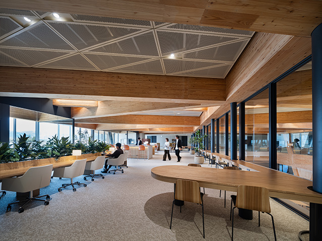 入居者、来訪者、町民など誰でも利用できるコワーキングスペース