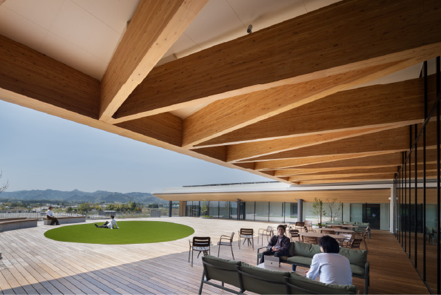 開放的なテラスからのパノラマビュー