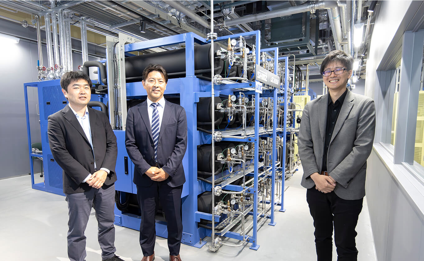 NOVAREに実装されているHydro Q-BiCの前にて