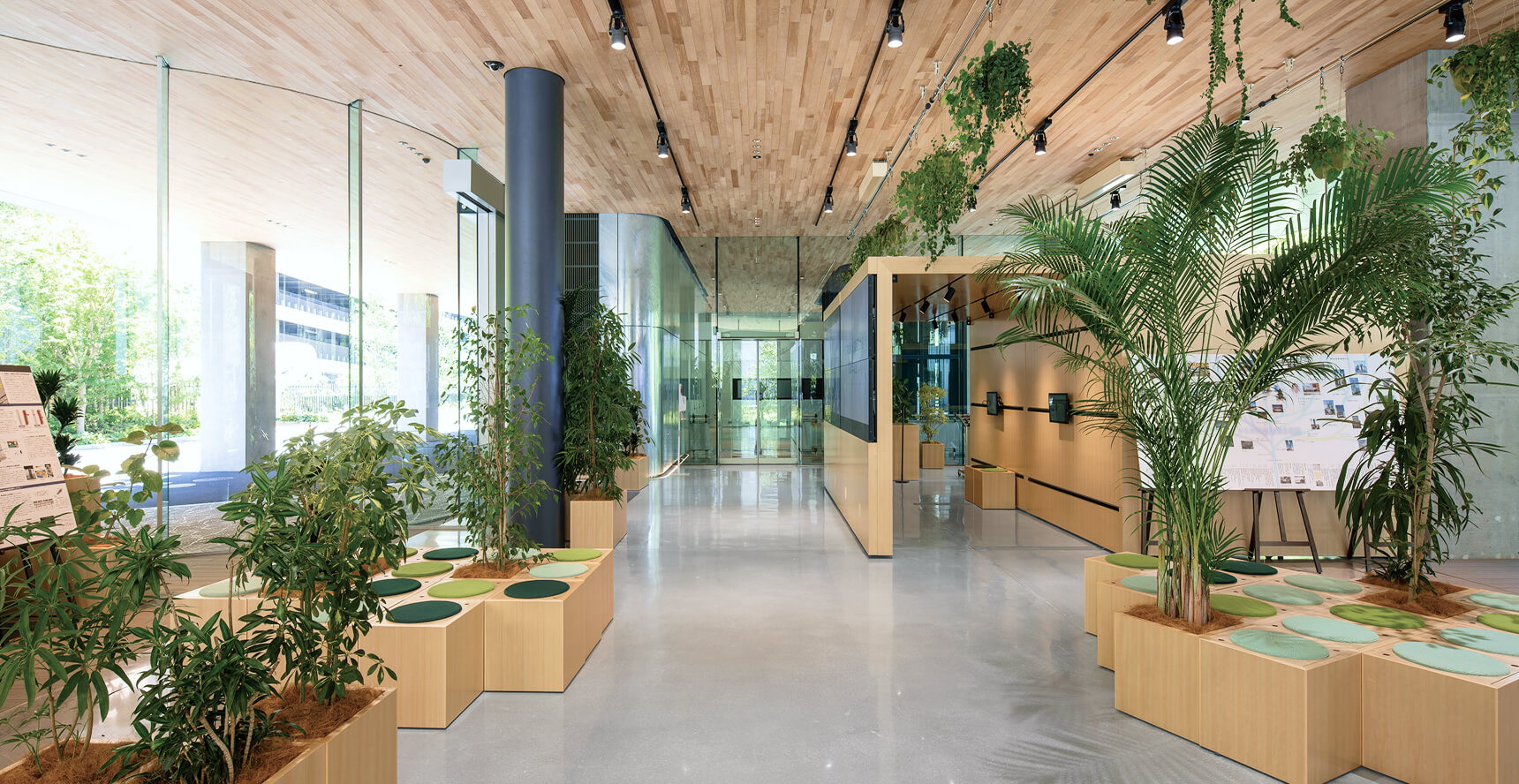 NOVARE Hub オープンロビー 目地のない床