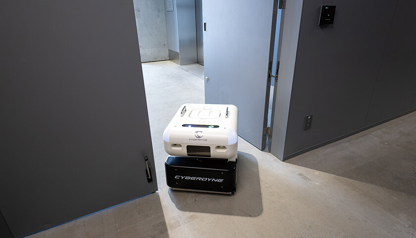 扉を開閉するおそうじロボット