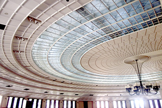 講堂天井と構造躯体の耐震改修