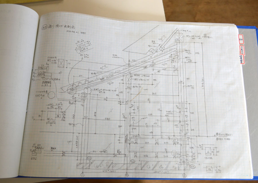 解体した部材を実測して作成した中村手書きの図面