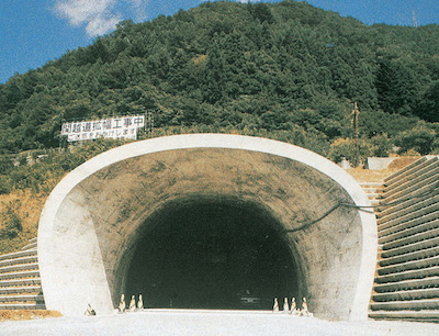 Kanetsu Tunnel Upline Water Side Construction Zone